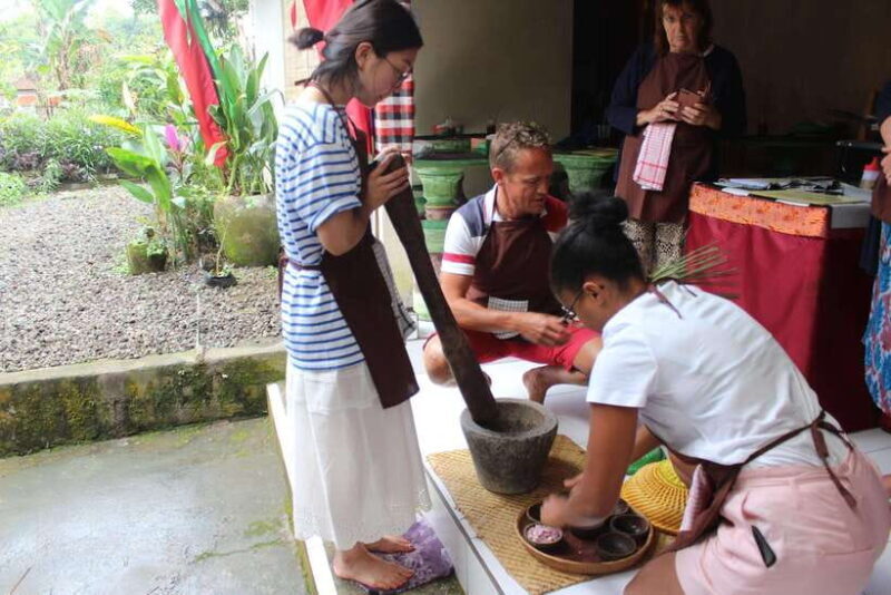 Ubud : Vegetarian & Vegan cooking class with market visit - Who This Tour Is Best For