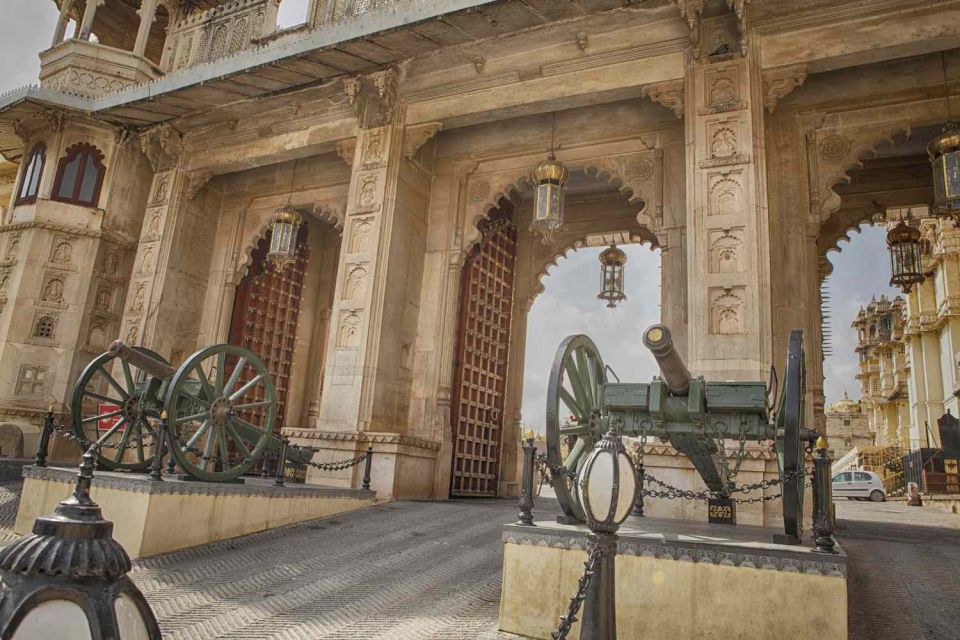 Udaipur: City Palace of Udaipur Tour With Guide - Features of the Tour