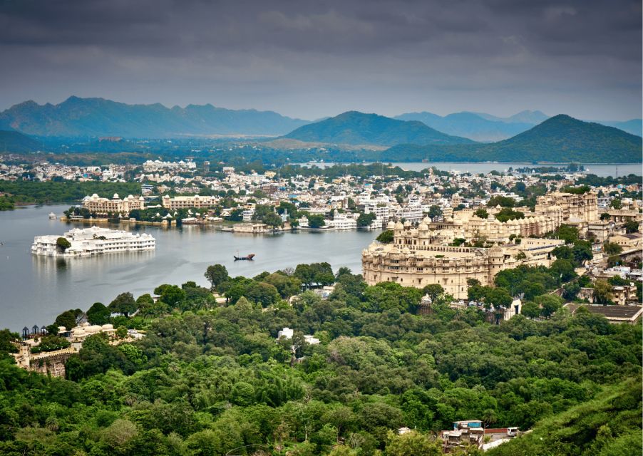 Udaipur: Excursion to Tiger Lake 3 Hours Guided Walking Tour - Guided Hiking Experience