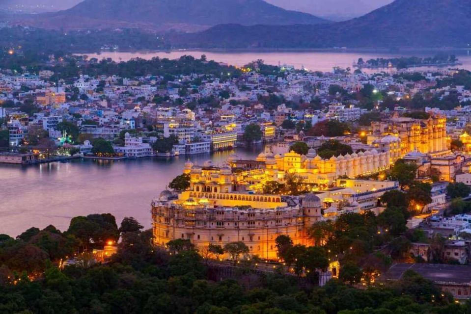 Udaipur: Palace of Udaipur & Jagdish Temple Walking Tour - Transportation and Pickup