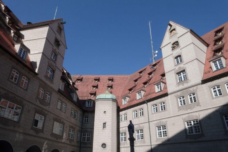 Ulm: Private Christmas Market Tour - Guide and Customization