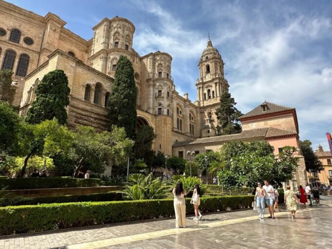 Ultimate Malaga: History and Tapas All Included - Exploring Malagas Historic Center