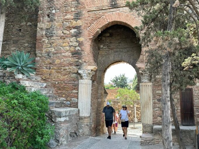 Ultimate Malaga: History and Tapas All Included - Savoring the Tapas Experience