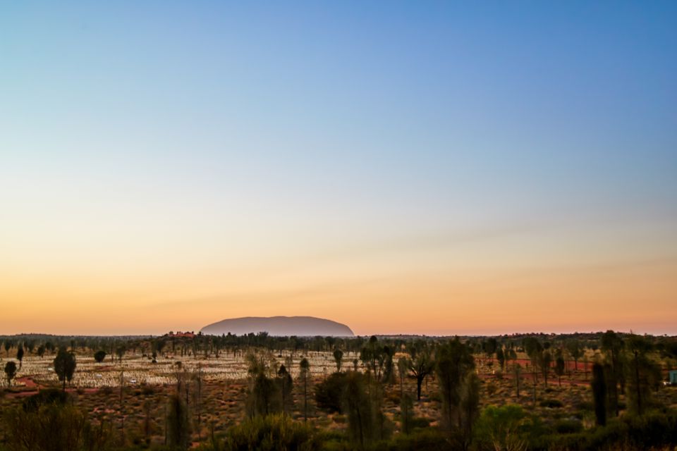 Uluru: Field of Light Sunrise Tour With Hot Drinks - Sunrise Viewing Tips