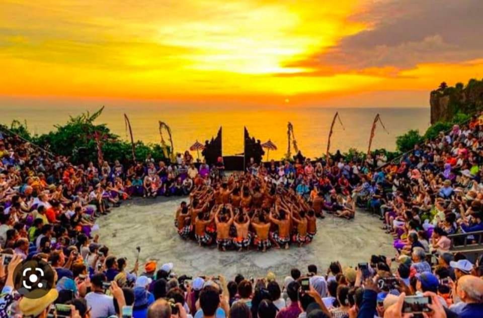 Uluwatu: Best Sunset At Temple & Jimbaran Seafood Dinner - Key Points