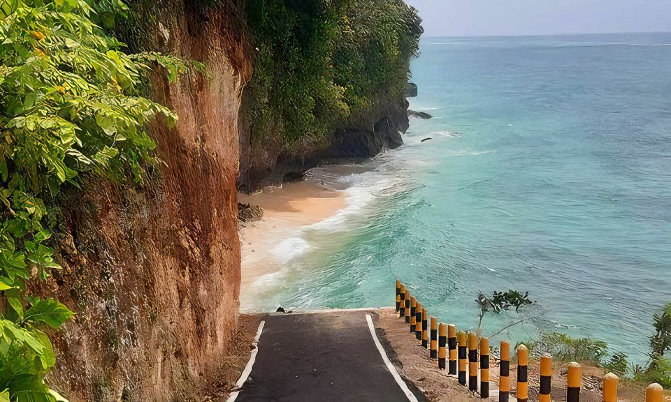 Uluwatu : Private South Bali Tour With Kecak Fire Dance - Uluwatu and Jimbaran