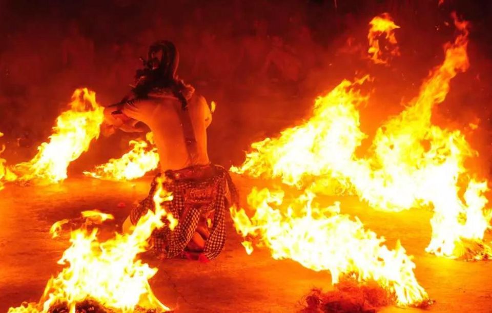 Uluwatu Temple Sunset & Kecak Fire Dance Tour - Additional Details