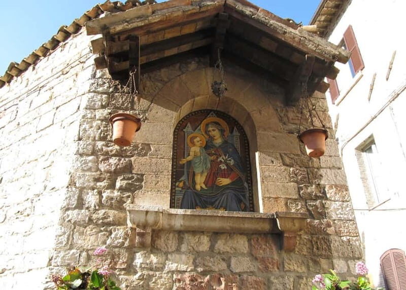 Uncover Romes Haunted History: Bruno to Castel SantAngelo - Medieval Backstreets and Chilling Churches