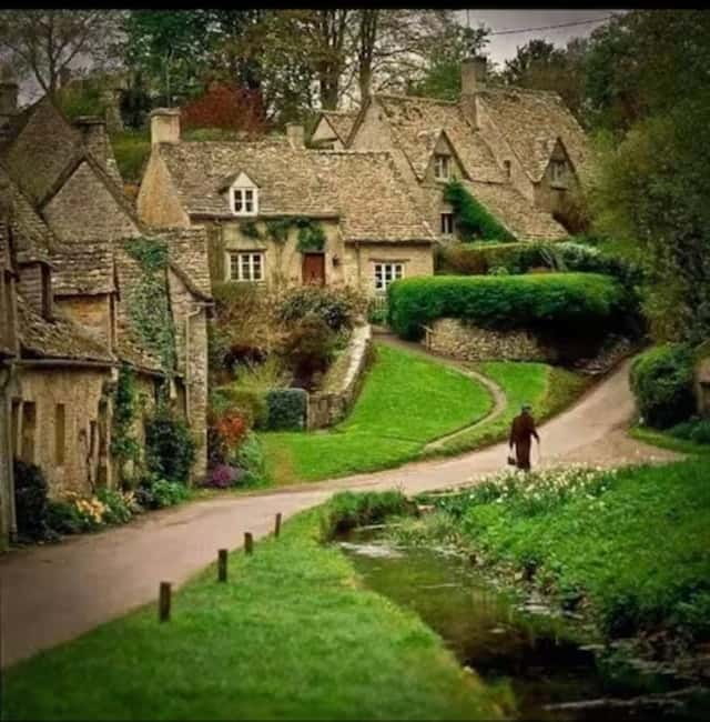 "Unforgettable Cotswolds Villages & Windsor Day Tour - The Comfort and Convenience of Transportation