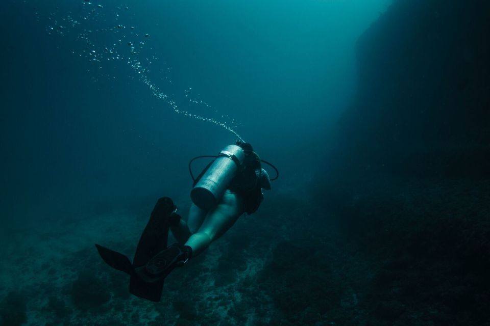 Unforgettable Dive Expedition: Exploring Los Arcos Mismaloy - Diving Equipment and Vessel