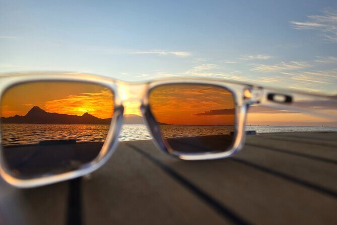 Unforgettable sunset against Moorea - Overview of the Experience