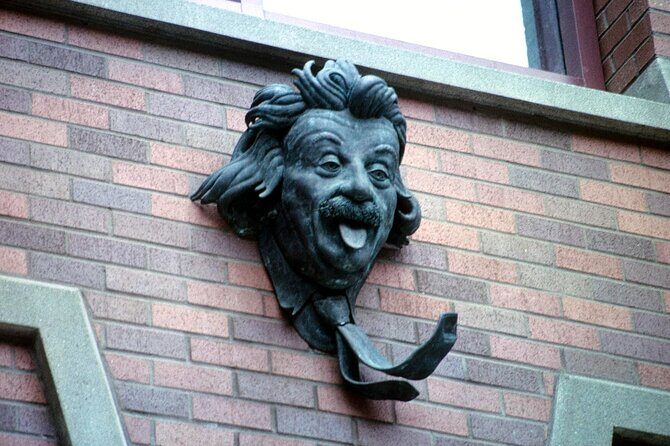 University of Oregon Scavenger Hunt and Escape Game - Key Points