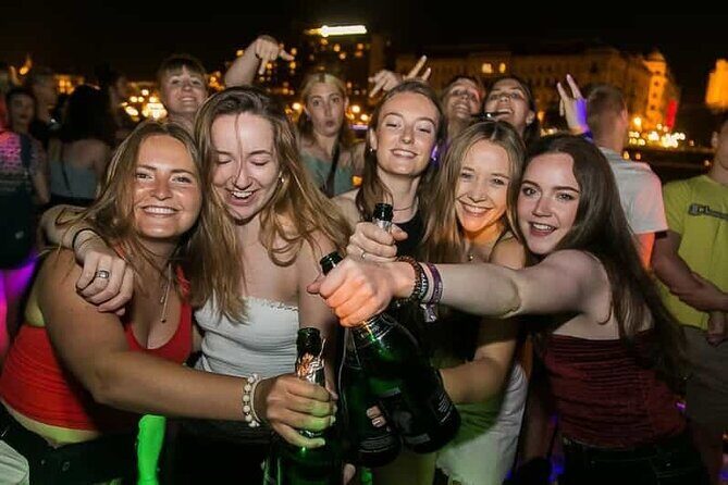 UNLIMITED DRINKS- Budapest Bar Pub Crawl - FREE SHOTS - VIP Entry - Key Points