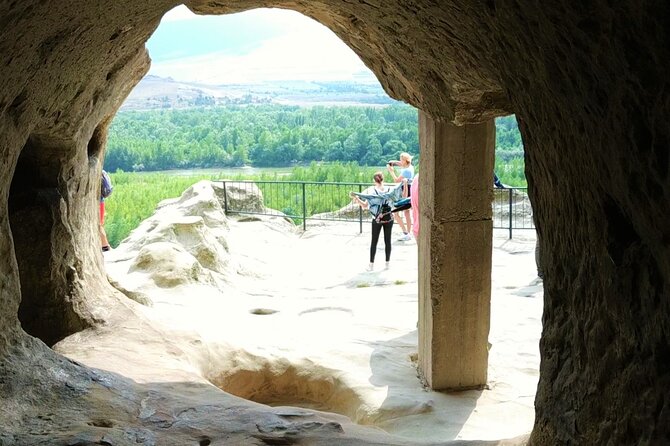 Uplistsikhe Tour With Stalin Museum & Medieval Churches - Lunch Options and Dietary Accommodations