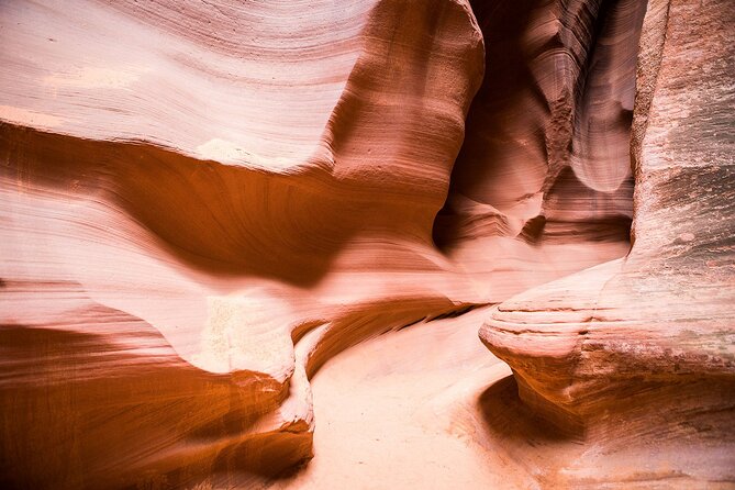 Upper or Lower Antelope Canyon & Horseshoe Bend Tour From Page - Exploring Antelope Canyon