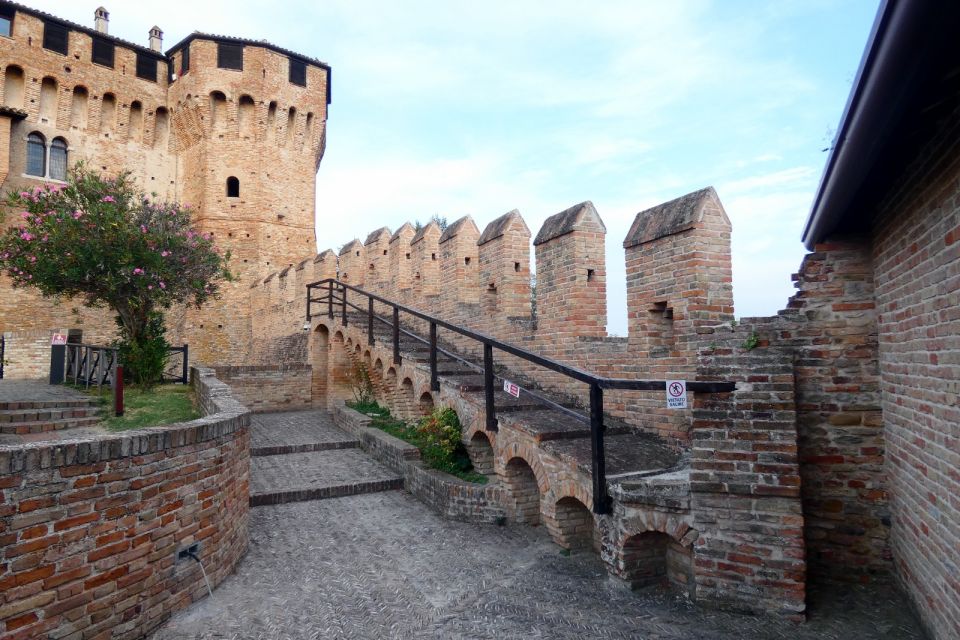 Urbino: Private Walking Tour With Ducal Palace Ticket - Important Tour Information