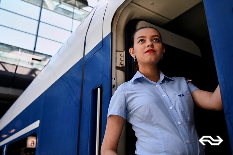 Utrecht: Train Transfer Utrecht From/To Rotterdam - Onboard Amenities and Comfort