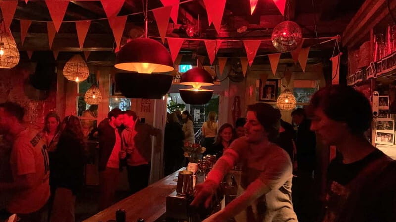 Utrecht: Ultimate Leos Pub Crawl with Local Host & Shots - Key Points