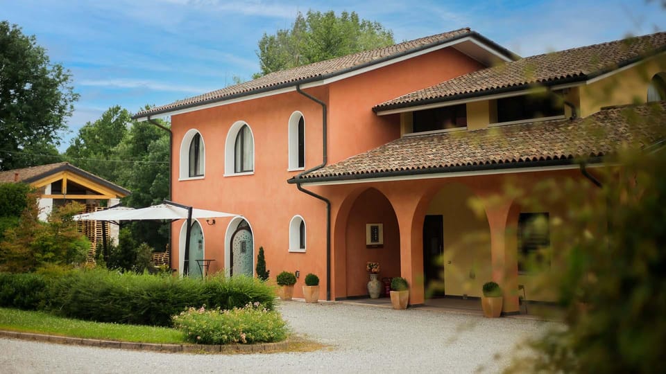 Valdobbiadene: Prosecco Tasting With Winery & Vineyard Tour - Guided Tasting of Adami Wines
