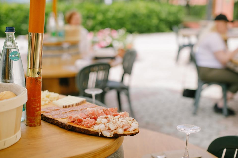 Valeggio: Perlage D'autore, Bubbles of Excellence and Guided Tour - Wine Tasting
