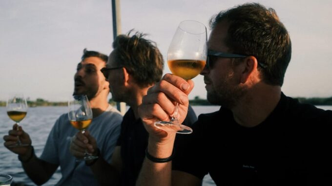 Valencia: Boat Ride With Valencian Wine Tasting & Tapas - Practical Information and Recommendations