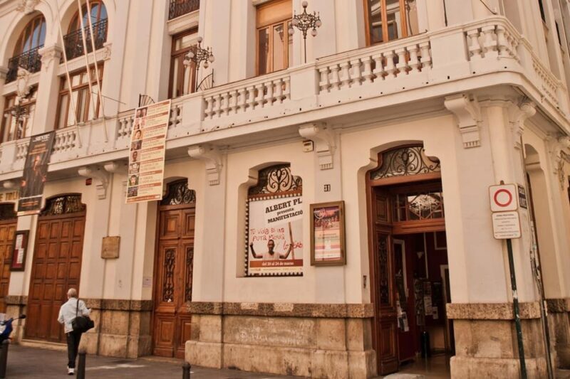 Valencia: Flamenco Show TEATRE TABLAO FLAMENCO in Teatro Talia - Authenticity and Audience Experience