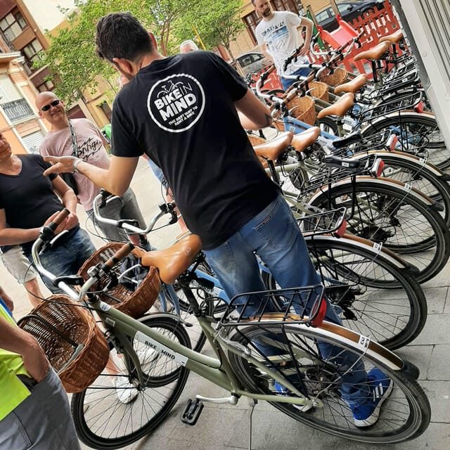 Valencia: Highlights City Tour by Bike with Local Guide - Why Choose the Valencia Bike Tour?