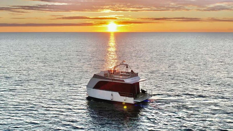 Valencia: Luxury boat ride with captain, drinks, and private bathroom - The Itinerary: What to Expect