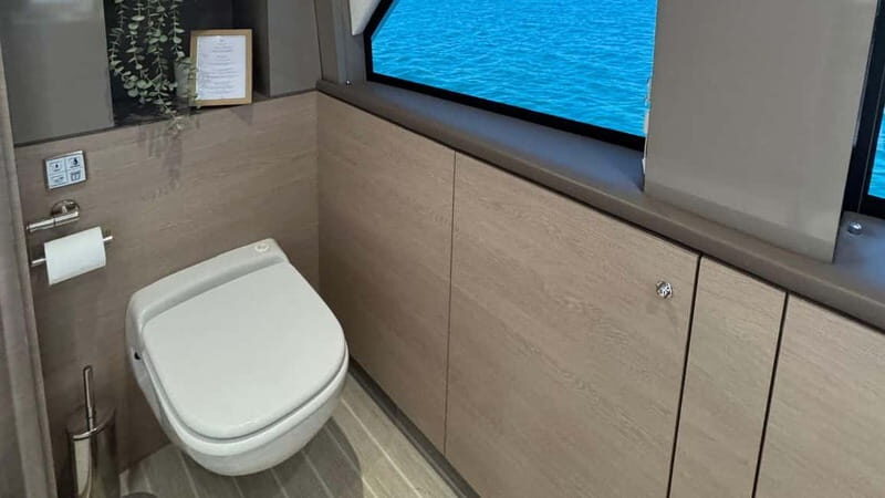 Valencia: Luxury boat ride with captain, drinks, and private bathroom - Authentic Experiences and Peer Feedback