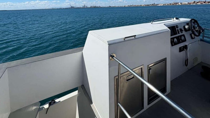 Valencia: Luxury boat ride with captain, drinks, and private bathroom - Who Should Book This Tour?
