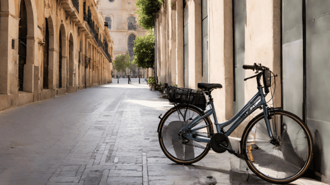 Valencia: Normal Bike and Electric Bike Rental Ruzafa - Bike Rental Locations in Ruzafa