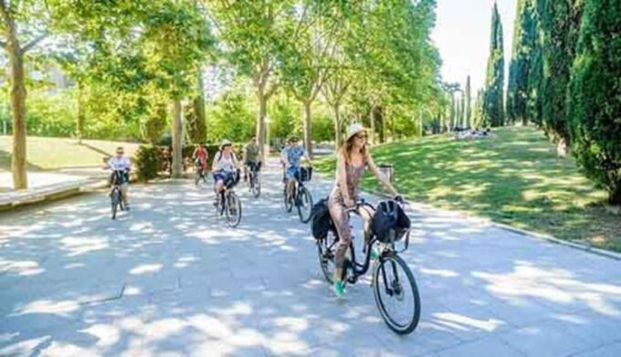Valencia: Normal Bike and Electric Bike Rental Ruzafa - Comparison of Normal Bikes and Electric Bikes