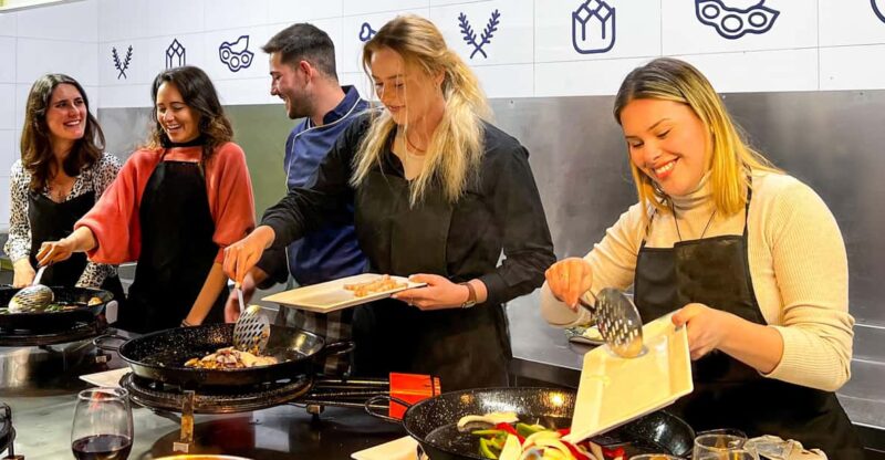 Valencia: Paella Cooking Class With Central Market Tour - Key Points
