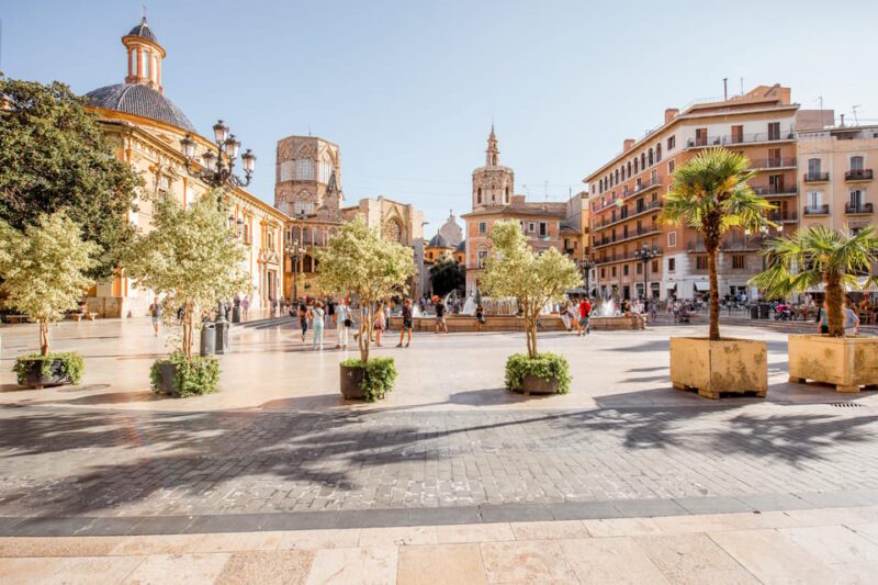 Valencia: Private Brunch Tour With Basic Spanish Learning - Language and Accessibility