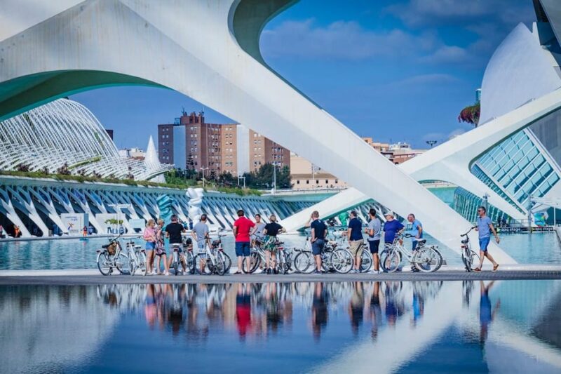 Valencia: Private City Tour on Bike With Drink Stop - Itinerary Highlights