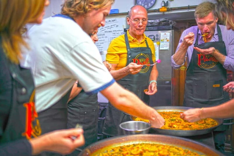 Valencia: Traditional Paella Cooking Class and Dinner - The Experience in Detail