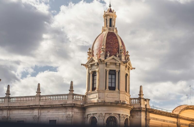 Valencia: Walking Tour of City Highlights With Tastings - Visiting the Unesco-Listed Lonja De La Seda