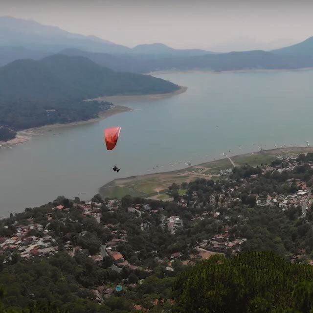Valle De Bravo: Paragliding Flight - Pickup Service and Language