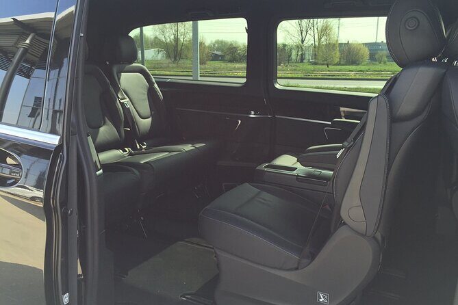 VAN Private transfer: Krakow City - Krakow Airport - A Practical and Comfortable Way to Get from Krakow City to the Airport