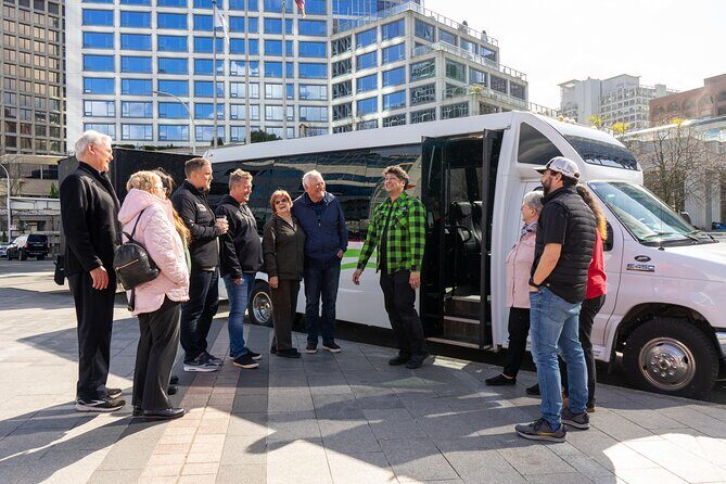 Vancouver City Sightseeing Bus & Boat Tour - Exploring Vancouver: A Balance of Landmarks and Water Views