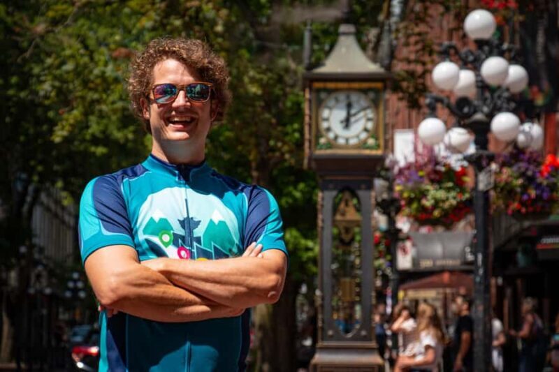 Vancouver: Coal Harbour and Historic Gastown Walking Tour - Key Points