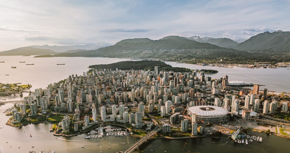 Vancouver Downtown & Mountains 30-Min Helicopter Tour - Scenic Landscapes