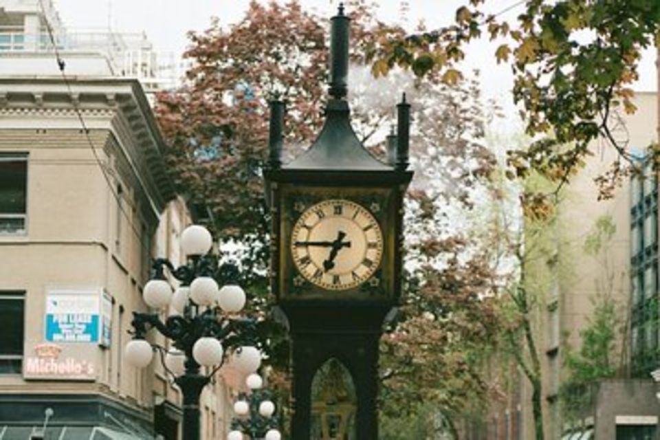 Vancouver Romantic Couple Luxury Tour Private - Exploring Gastown and Robson Street