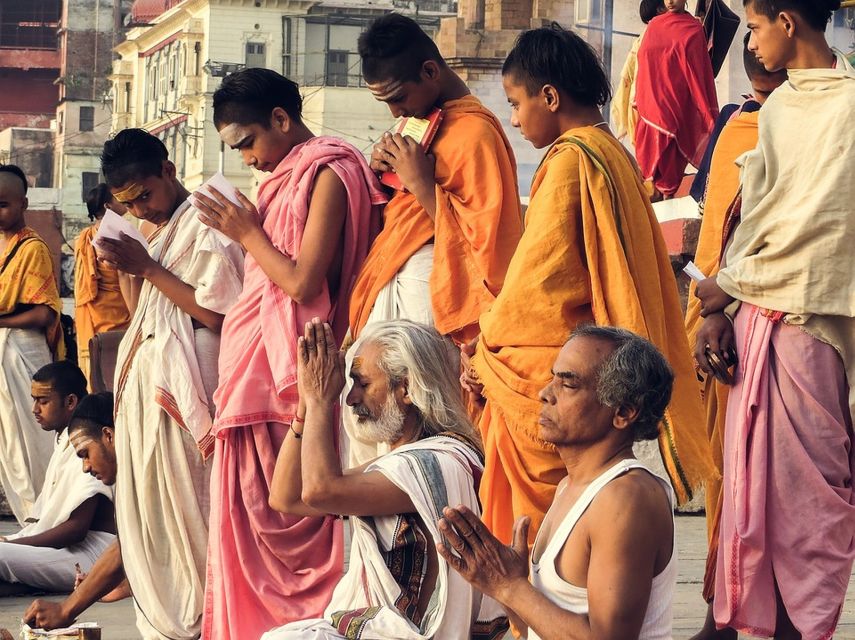 Varanasi: Evening Boat Ride and Ganga Aarti Experience - Key Points
