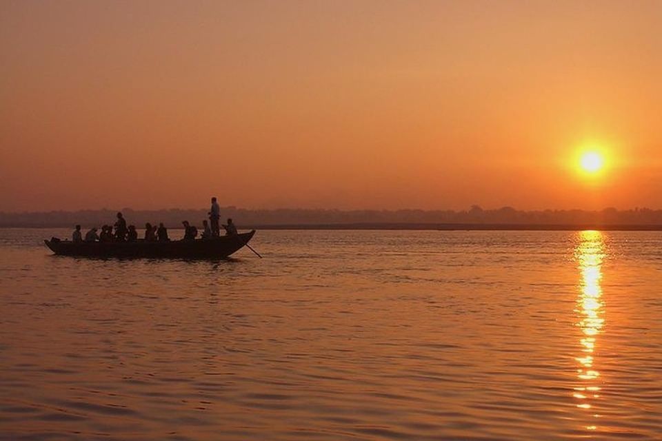 Varanasi: Evening Boat Ride and Ganga Aarti Experience - Highlights of the Tour
