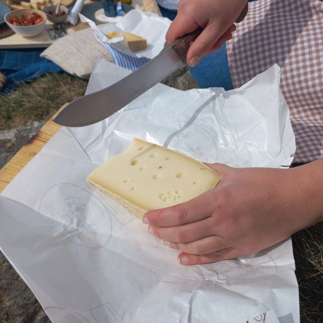 Varenna: Picnic Experience in the Italian Alps - Picnic Basket and Local Products