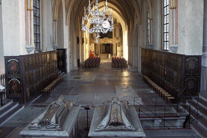 Vasa, Old Town, City Hall, Palace with Entry, Guided Tour - The Sum Up