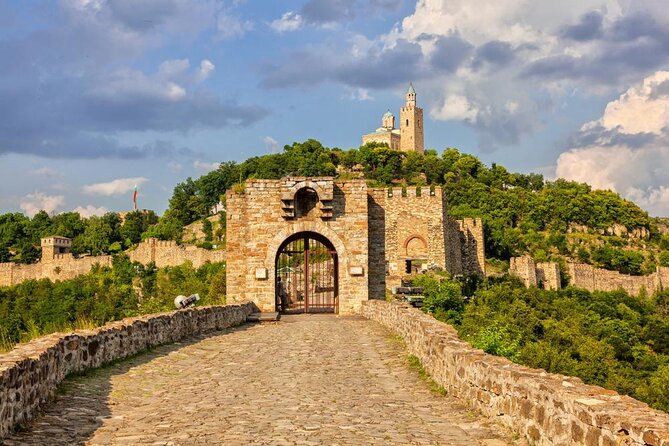 Veliko Tarnovo and Arbanasi Day Tour From Sofia With Pickup - Key Points