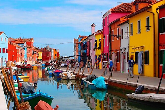 Venetian Island Tour: Murano, Burano, and Torcello - Discovering Burano