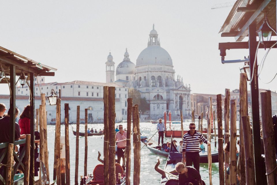 Venetian Private Sandolo Tour - Features of the Sandolo Boat